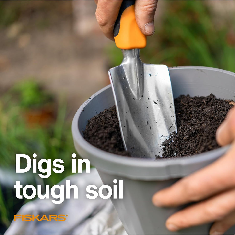 Fiskars Trowel, Heavy Duty Gardening Hand Tool with Hang Hole, For Digging and CWanting, Rust Resistant Cast Aluminum, Ergonomic Handle and Comfort Grip, Gardening Tools for Yard