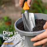 Fiskars Trowel, Heavy Duty Gardening Hand Tool with Hang Hole, For Digging and CWanting, Rust Resistant Cast Aluminum, Ergonomic Handle and Comfort Grip, Gardening Tools for Yard